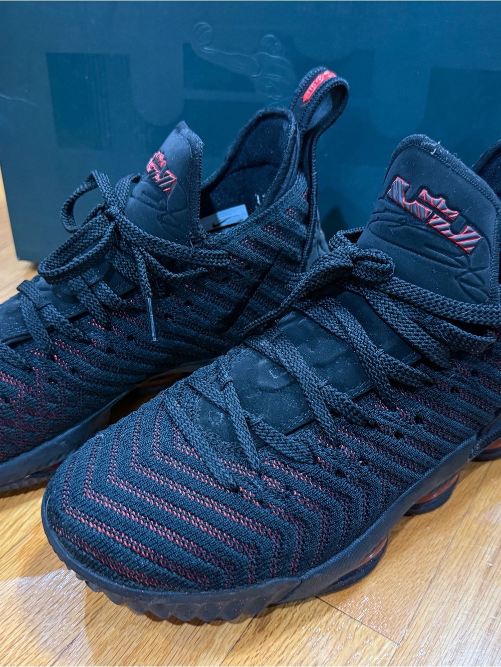 Men’s LeBron XVI